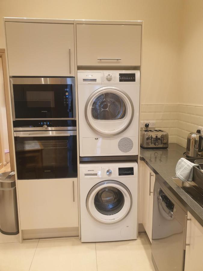 London Luxury Apartments 3 Bedroom Sleeps 8 With 3 Bathrooms 4 Mins Walk To Tube Free Parking Ilford Exteriér fotografie