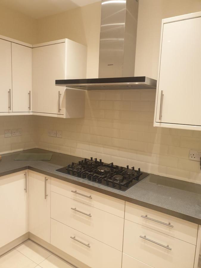 London Luxury Apartments 3 Bedroom Sleeps 8 With 3 Bathrooms 4 Mins Walk To Tube Free Parking Ilford Exteriér fotografie
