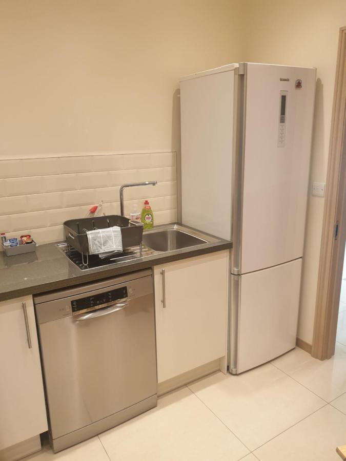London Luxury Apartments 3 Bedroom Sleeps 8 With 3 Bathrooms 4 Mins Walk To Tube Free Parking Ilford Exteriér fotografie