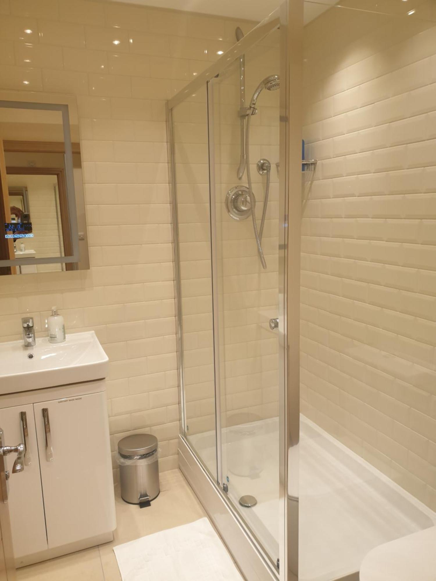 London Luxury Apartments 3 Bedroom Sleeps 8 With 3 Bathrooms 4 Mins Walk To Tube Free Parking Ilford Exteriér fotografie