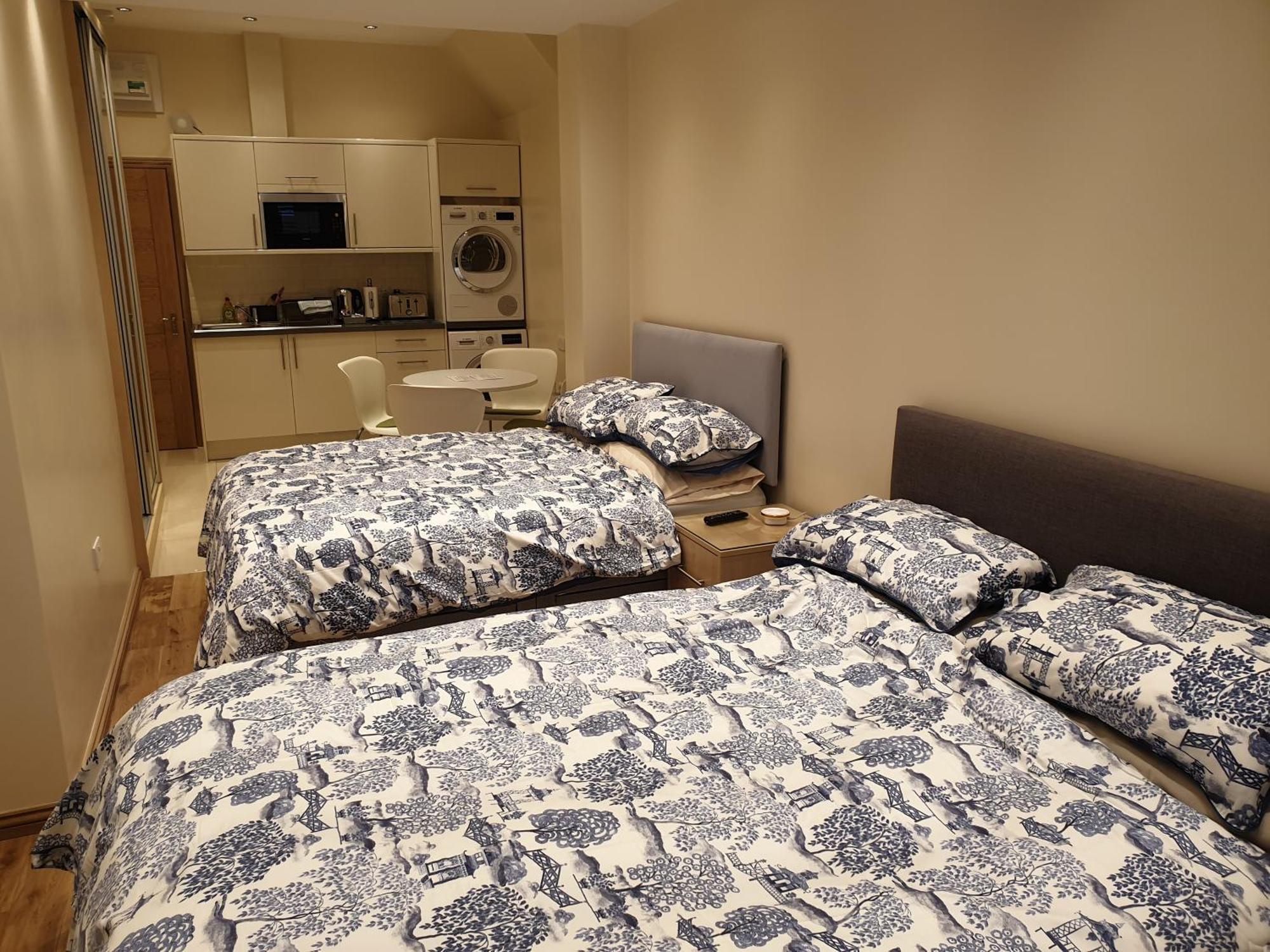 London Luxury Apartments 3 Bedroom Sleeps 8 With 3 Bathrooms 4 Mins Walk To Tube Free Parking Ilford Exteriér fotografie