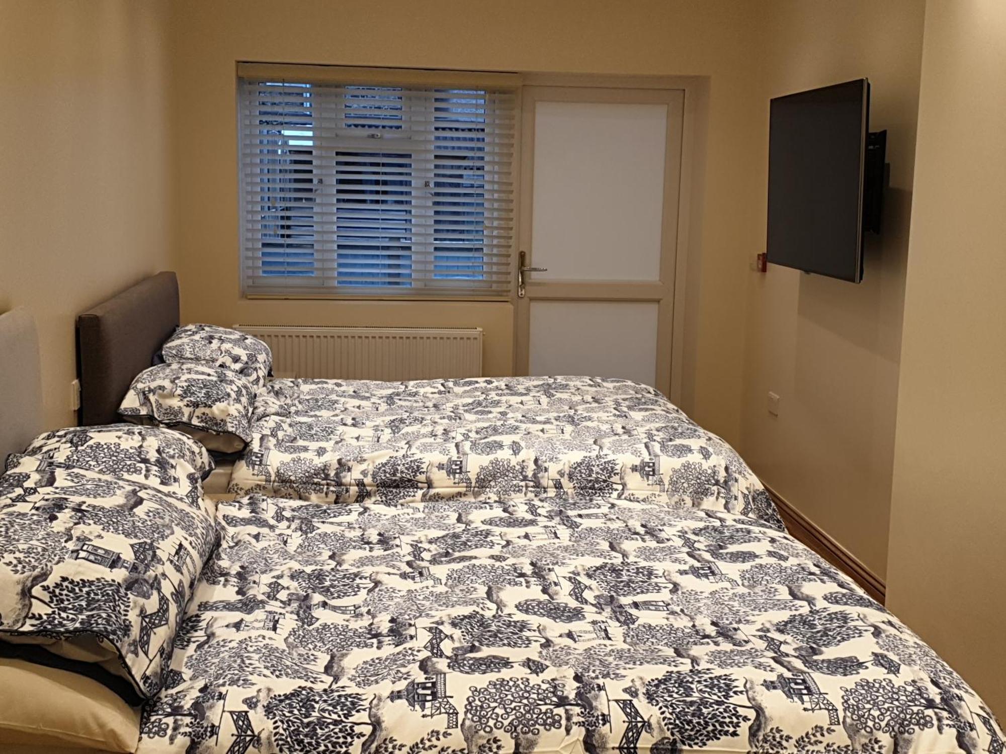 London Luxury Apartments 3 Bedroom Sleeps 8 With 3 Bathrooms 4 Mins Walk To Tube Free Parking Ilford Exteriér fotografie